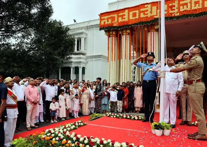 राज्यपाल गहलोत ने स्वतंत्रता दिवस पर एकता, प्रगति और राष्ट्र की सेवा का आह्वान किया