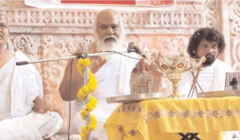 इंद्रियों का असंयम जीवन में पतन का मार्ग है: आचार्य प्रभाकरसूरी