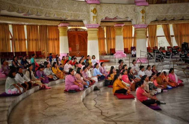 आर्ट ऑफ लिविंग फाउंडेशन में सैनिकों और उनके परिवारों के लिए आध्यात्मिक शिविर लगाया गया