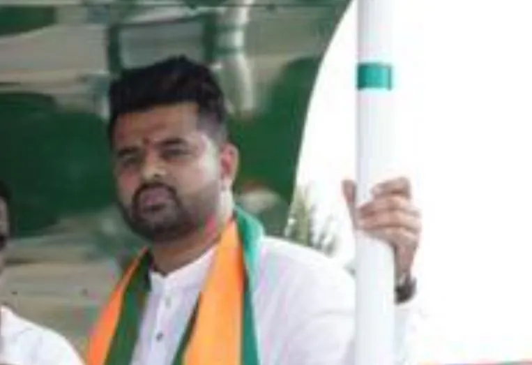 उम्रकैद सुनाए जाने के बाद प्रज्ज्वल रेवन्ना को कैदी नंबर दिया गया