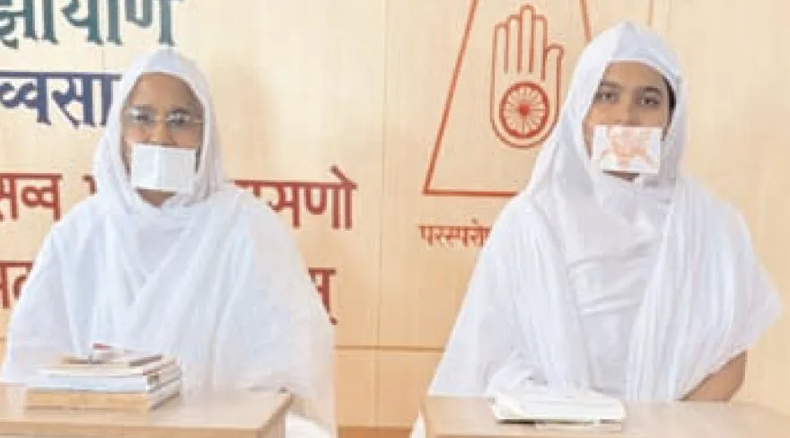 'सरलता, सादगी और सौहार्द से जीवन जीएं'