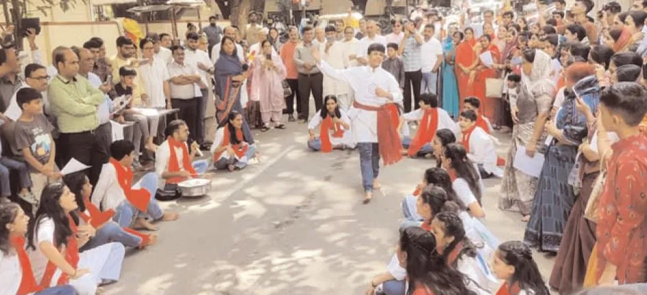 सोशल मीडिया 'एक भ्रमजाल' नुक्कड़ नाटक की हुई प्रस्तुति