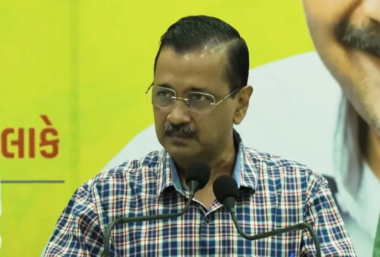 प्रधानमंत्री मोदी भारत में अमेरिकी सामान के आयात पर 75% जवाबी टैरिफ लगाएं: केजरीवाल