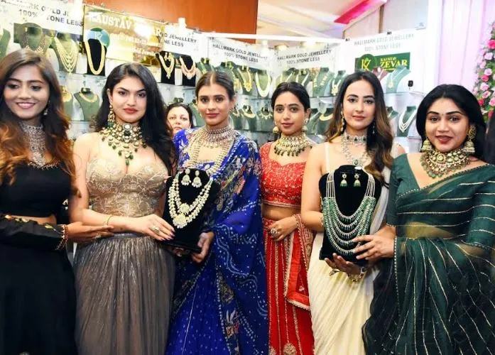 'ग्रैंड दिवाली फैशन एडिट' के साथ हाई लाइफ प्रदर्शनी धूम मचाने को तैयार