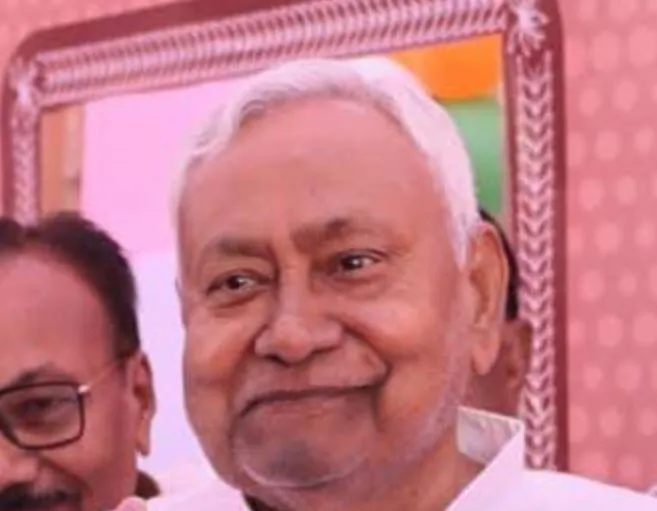 नीतीश कुमार ने बिहार के मुख्यमंत्री पद की शपथ ली