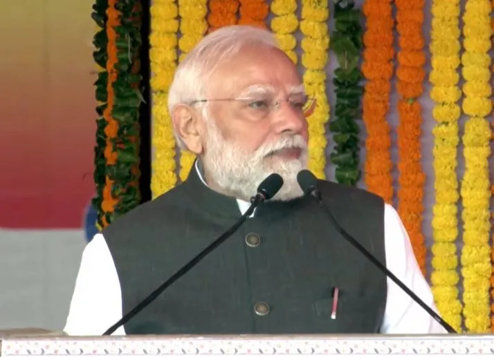 प्रधानमंत्री ने 4 नई वंदे भारत एक्सप्रेस ट्रेनों को हरी झंडी दिखाई