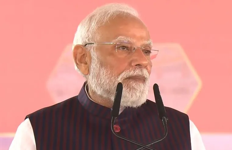 भारत आज प्रतिज्ञा करके आतंकियों की कमर तोड़ रहा है: प्रधानमंत्री मोदी