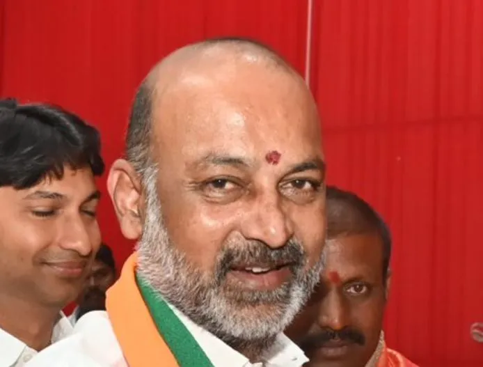 कांग्रेस 'वोट चोरी' में विश्वास करती है तो तेलंगाना में सत्ता छोड़कर मिसाल कायम करे: बंडी संजय कुमार 