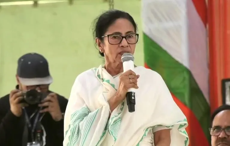 नफरत फैलाने वाली सांप्रदायिक ताकतों के खिलाफ लड़ाई जारी रहेगी: ममता बनर्जी