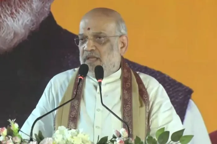 घुसपैठियों को खुश करने के लिए ममता बनर्जी 'वंदे मातरम्' का विरोध कर रही हैं: अमित शाह