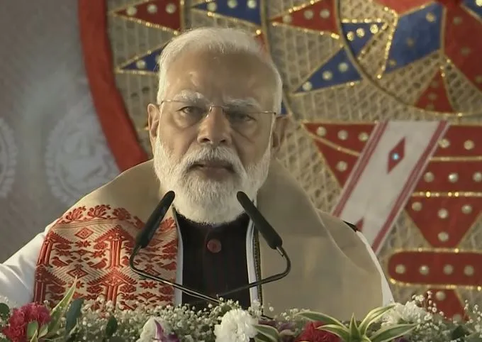 कांग्रेस ने सरकारें बनाने और वोट पाने के लिए असम की मिट्टी घुसपैठियों को सौंप दी: प्रधानमंत्री