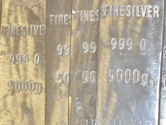 चांदी की कीमतें 3 लाख रुपए प्रति किलोग्राम के पार!