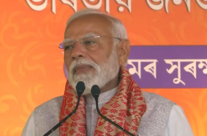 कांग्रेस असम को घुसपैठियों के हवाले करना चाहती है: प्रधानमंत्री