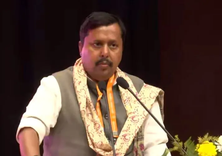 'जो पार्टियां स्वयं से शुरू होकर स्वयं पर खत्म होती हैं, उनसे देश का भविष्य उज्ज्वल नहीं हो सकता'