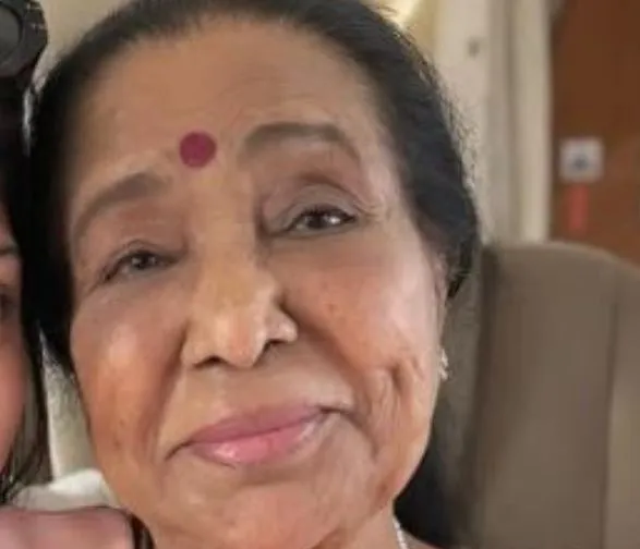 गायिका आशा भोंसले का 92 साल की उम्र में निधन