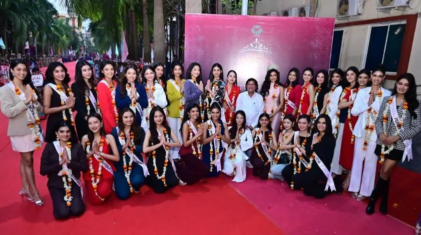 फेमिना मिस इंडिया की प्रतिभागी केआईआईटी कैंपस पहुंचीं