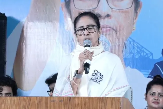 ममता बनर्जी ने भबानीपुर में मतदान केंद्रों का दौरा किया, केंद्रीय बलों पर लगाया यह आरोप