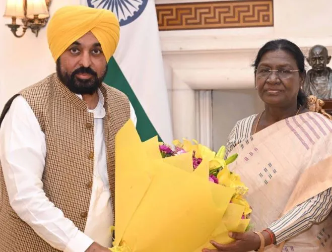 भगवंत मान ने राष्ट्रपति से मुलाक़ात की, 6 राज्यसभा सांसदों की सदस्यता रद्द करने की मांग की