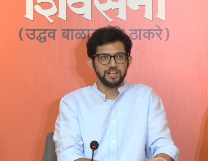 बागी सांसदों को आदित्य ठाकरे की खरी-खरी- 'आपकी वफ़ादारी और इज़्ज़त बेशर्मी से बिकने के लिए है'