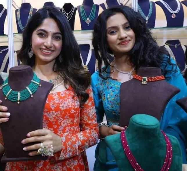 फैशन, लग्जरी और स्टाइल का संगम हाई लाइफ फिर आ रही है...