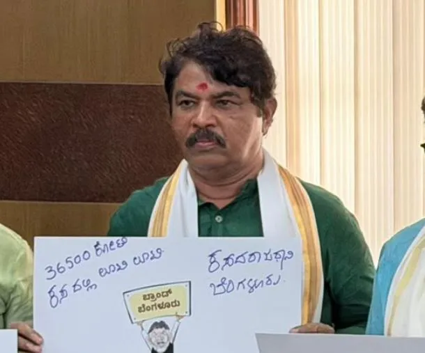 आर अशोक ने शिवकुमार को 'ताकतवर लॉबी, ठेकेदारों और कचरा माफिया का कमीशन एजेंट' बताया