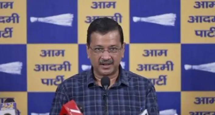 चढ़ावा चोरी मामला: केजरीवाल का आरोप- केंद्र और उप्र सरकार चोरों को बचाने में लगी हैं