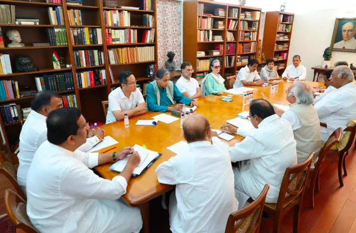 मॉनसून सत्र के दौरान पार्टी की रणनीति के लिए कांग्रेस नेताओं ने चर्चा की