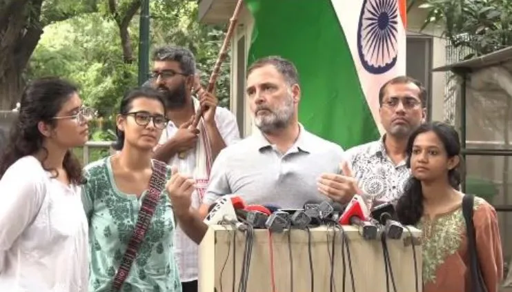छात्र भारत का भविष्य हैं, मोदी अतीत हैं: राहुल गांधी
