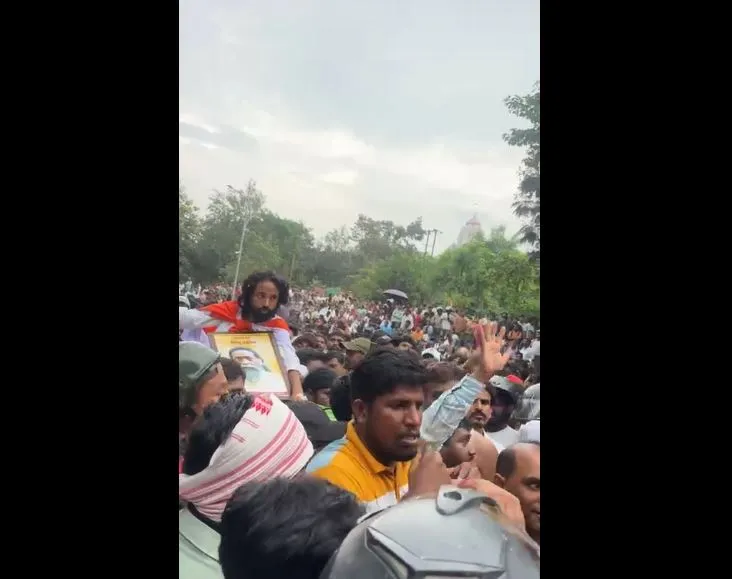 झारखंड: प्रदर्शनकारियों पर पुलिस ने वॉटर कैनन का इस्तेमाल किया