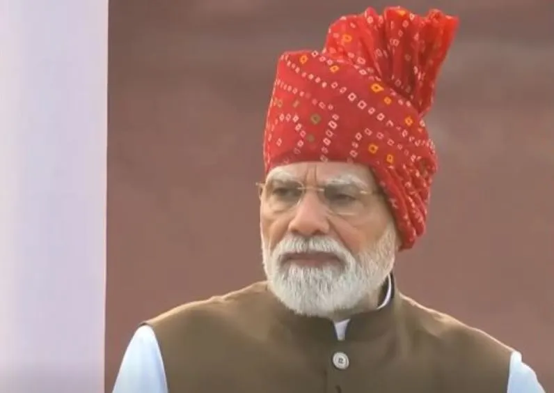 प्रधानमंत्री ने लालकिले से किया आह्वान- 'हमें बड़े सपने देखने हैं'