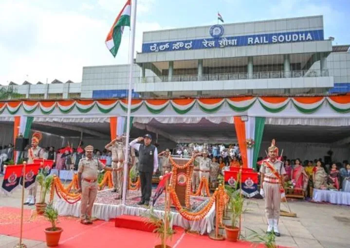 80वां स्वतंत्रता दिवस: दपरे ने सुरक्षा, गति, राजस्व और यात्री सेवाओं में कई उपलब्धियां हासिल कीं