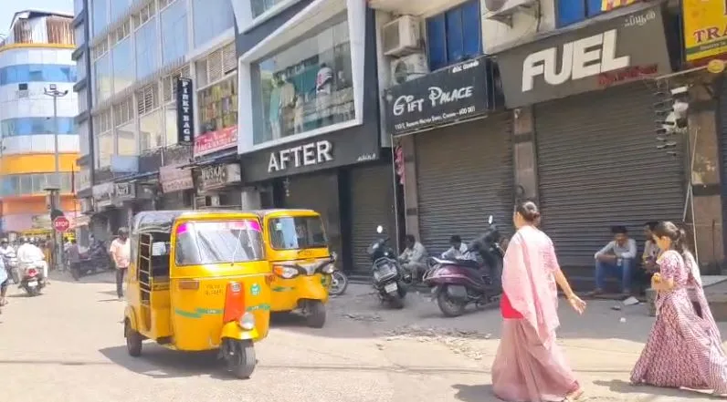 चेन्नई: जीएसटी अधिकारियों के साथ तनातनी के बाद व्यापारियों ने प्रतिष्ठान बंद रखे