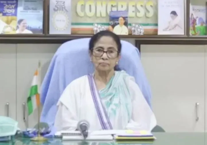 अगर तृणकां पर हमले जारी रहे तो दिल्ली में भाजपा नेताओं के घरों के बाहर धरना देंगे: ममता बनर्जी