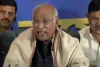 मल्लिकार्जुन खरगे ने कर्नाटक में 'फिलहाल' मुख्यमंत्री बदले जाने की संभावना से इन्कार किया