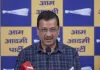 चढ़ावा चोरी मामला: केजरीवाल का आरोप- केंद्र और उप्र सरकार चोरों को बचाने में लगी हैं
