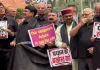 विपक्षी दलों ने संसद परिसर में विरोध प्रदर्शन किया