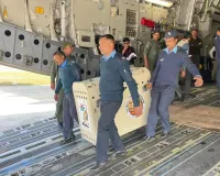 दक्षिण अफ्रीका से 12 चीतों को लेकर वायुसेना का विमान ग्वालियर पहुंचा