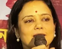 लोकसभा की आचार समिति के सामने पेश हुईं महुआ मोइत्रा