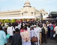 बेंगलूरुः सिद्दरामैया ने जन शिकायत निवारण कार्यक्रम में सुनीं लोगों की समस्याएं 