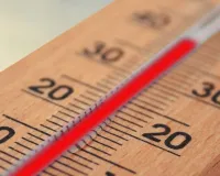 कर्नाटक: सियासी पारा चढ़ा, सूर्यदेव भी खूब बरसा रहे धूप