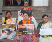 प. बंगाल: पिटाई का वीडियो वायरल होने के बाद भाजपा की महिला विधायकों ने विरोध प्रदर्शन किया