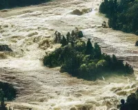 भारत के इस पड़ोसी देश में बाढ़ का कहर, 100 से ज्यादा लोगों की मौत 