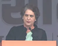 एमजीनरेगा: प्रियंका वाड्रा ने पूछा- 'महात्मा गांधी का नाम क्यों हटाया जा रहा है?'