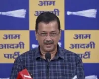 चढ़ावा चोरी मामला: केजरीवाल का आरोप- केंद्र और उप्र सरकार चोरों को बचाने में लगी हैं