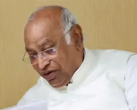 खरगे ने उठाए 'अच्छे दिनों' पर सवाल- 'कभी तेल, कभी चीनी आम आदमी का बजट बिगाड़ देते हैं'