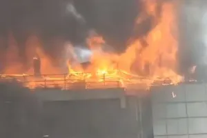 बेंगलूरु: बहुमंजिला इमारत में आग लगी