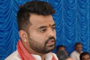 पूर्व सांसद रेवन्ना की बैरक से मोबाइल फोन ज़ब्त किया गया