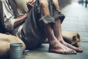 भिखारियों के ठाठ देखकर लोग हैरान, इस 'कारोबार' के लिए कौन ज़िम्मेदार?
