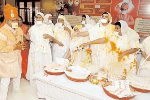 'केसर लगाकर मुमुक्षु लवेश सिंघवी 'संयम पथ' पर आरोहण करने के लिए तैयार'