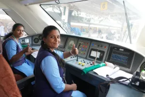 महिला दिवस पर वंदे भारत एक्सप्रेस को महिला क्रू ने संचालित किया